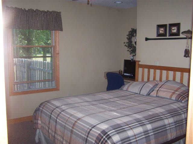 7859 Mielke Road Freeland, MI 48623 - Photo 14 of 19 20102958-13.JPG