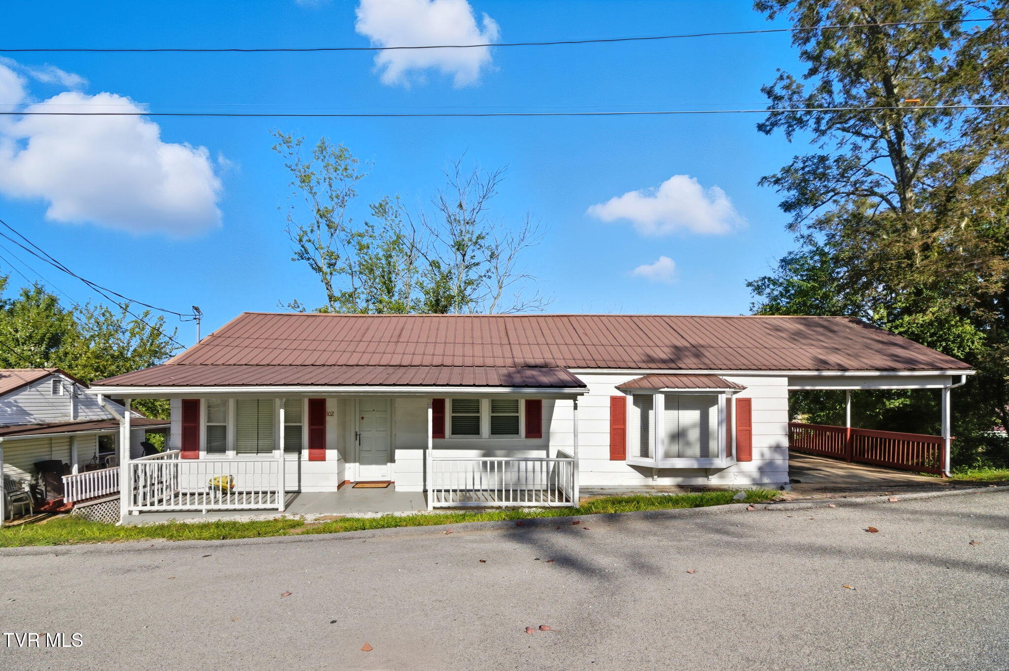 102 Perry Street Greeneville, TN 37745 - Photo 1 of 26 3-web-or-mls-DZ3A5481