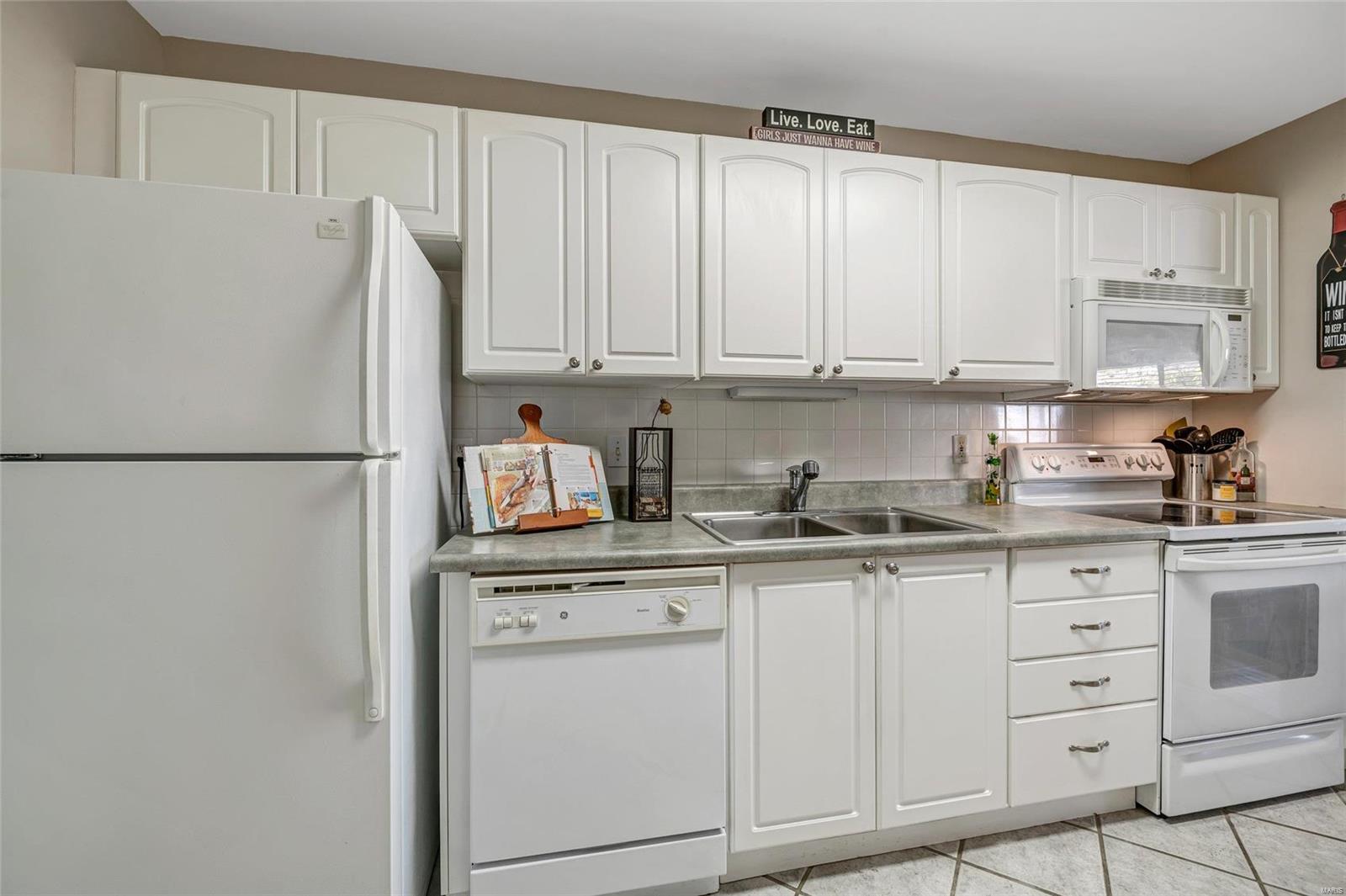 8631 Old Bonhomme Road, Unit 3E St. Louis, MO 63132 - Photo 19 of 32