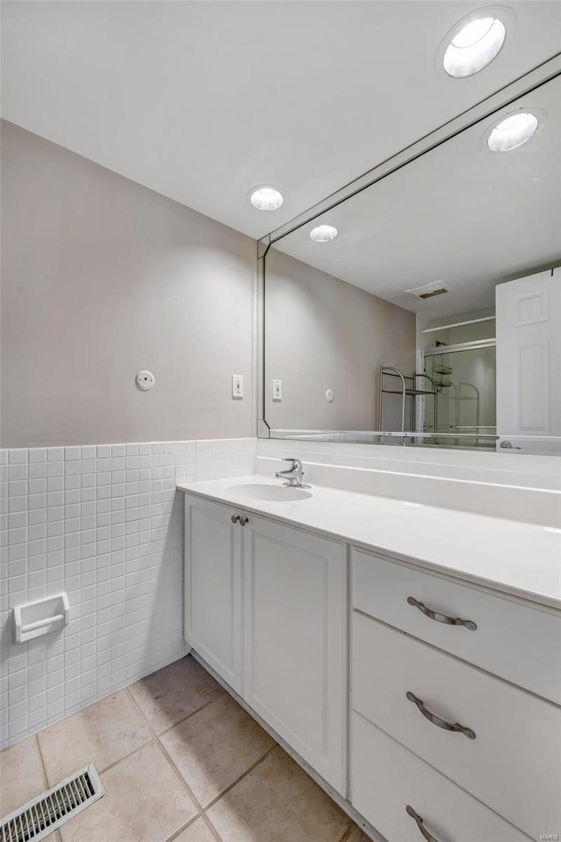 8631 Old Bonhomme Road, Unit 3E St. Louis, MO 63132 - Photo 20 of 32