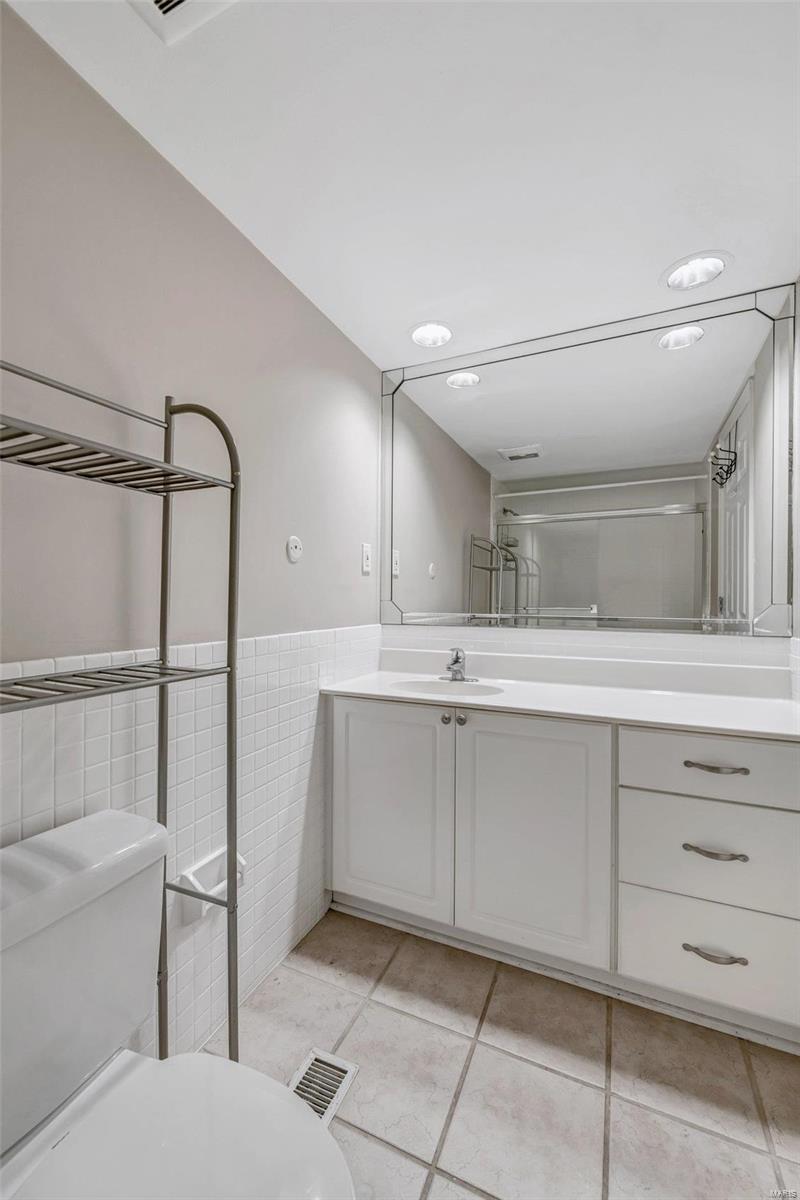 8631 Old Bonhomme Road, Unit 3E St. Louis, MO 63132 - Photo 21 of 32