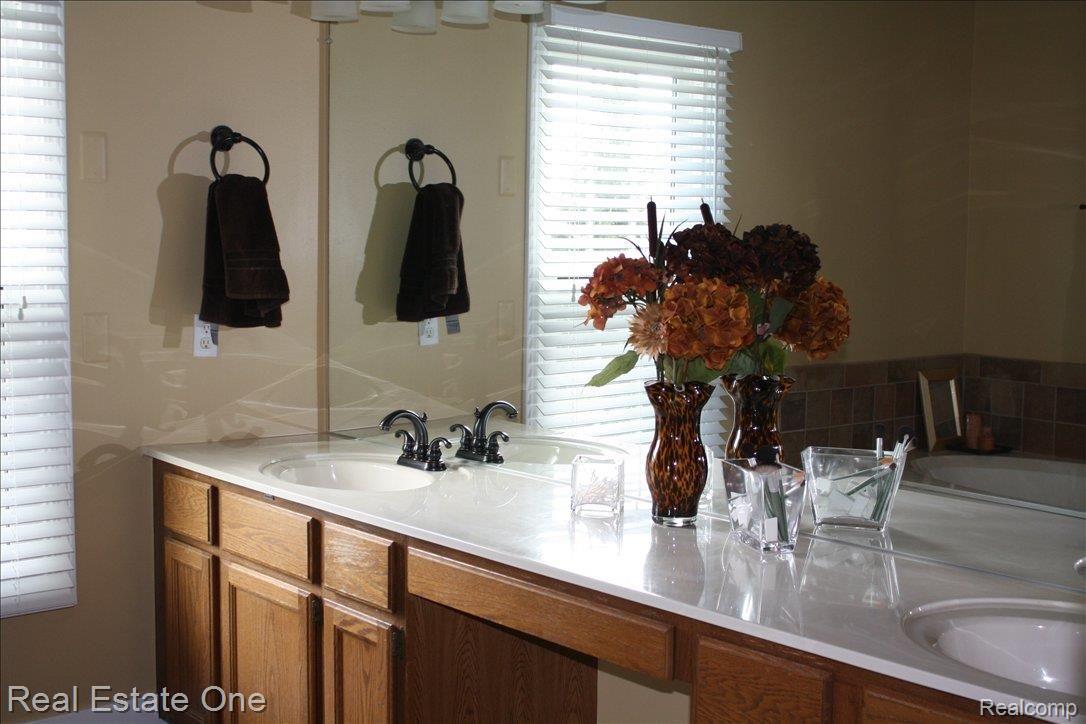 2403 Pleasant View Drive Rochester, MI 48306 - Photo 16 of 20 Bathroom