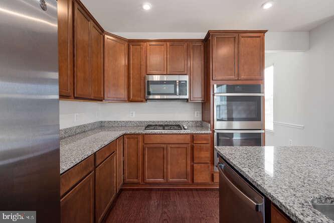 15858 Aerial View Road Woodbridge, VA 22193 - Photo 14 of 30 Double Ovens makes meal preps so much quicker