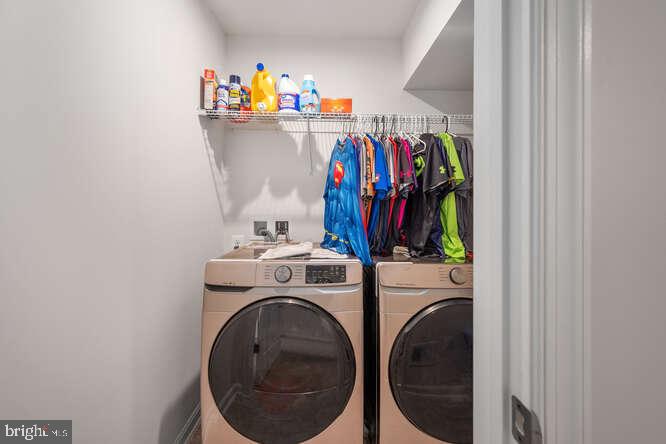 15858 Aerial View Road Woodbridge, VA 22193 - Photo 17 of 30 Sleeping level laundry room (Washer/Dryer conveys)