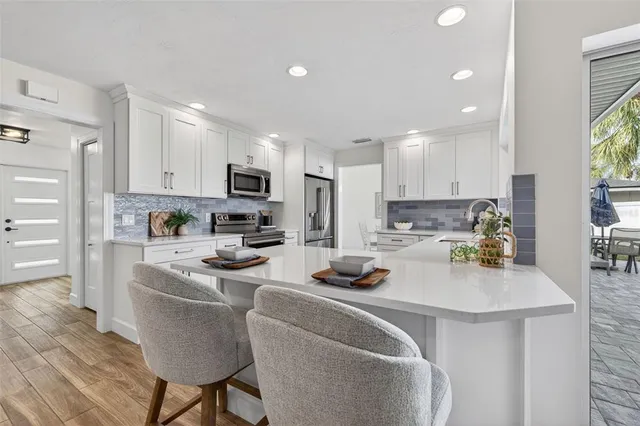 $699,000 | 2043 Tanglewood Way Northeast, St. Petersburg, FL 33702