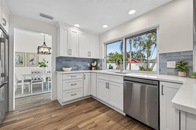 $699,000 | 2043 Tanglewood Way Northeast, St. Petersburg, FL 33702