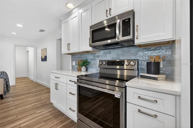 $699,000 | 2043 Tanglewood Way Northeast, St. Petersburg, FL 33702