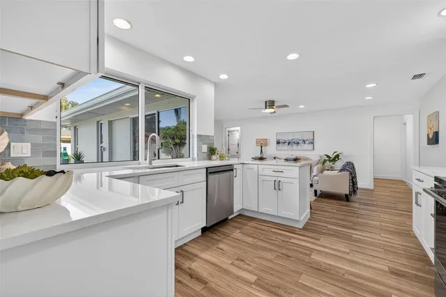 $699,000 | 2043 Tanglewood Way Northeast, St. Petersburg, FL 33702