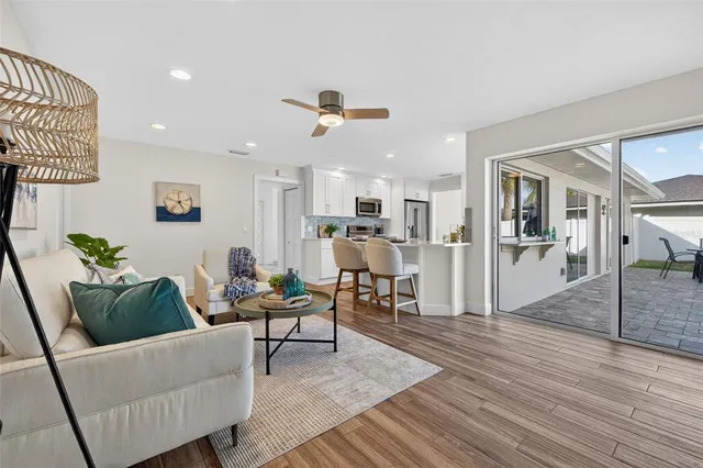 $699,000 | 2043 Tanglewood Way Northeast, St. Petersburg, FL 33702