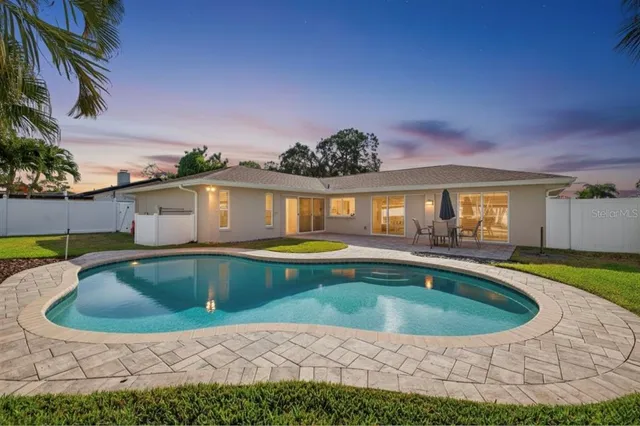 $699,000 | 2043 Tanglewood Way Northeast, St. Petersburg, FL 33702