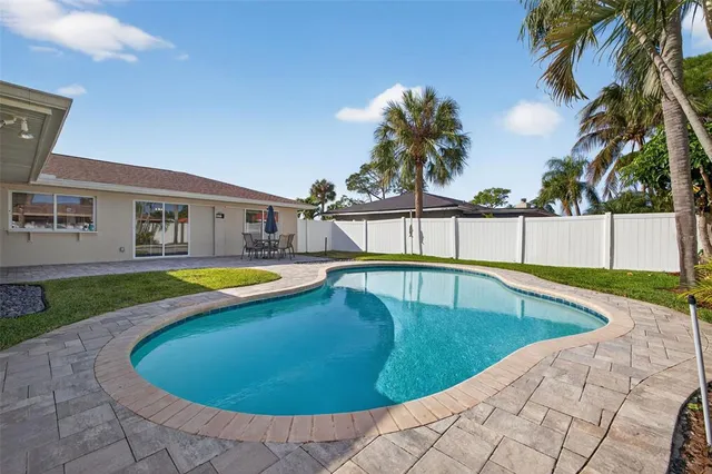 $699,000 | 2043 Tanglewood Way Northeast, St. Petersburg, FL 33702