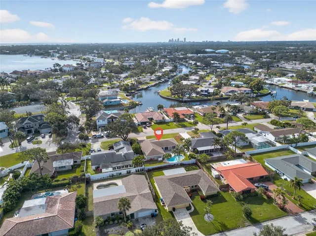 $699,000 | 2043 Tanglewood Way Northeast, St. Petersburg, FL 33702