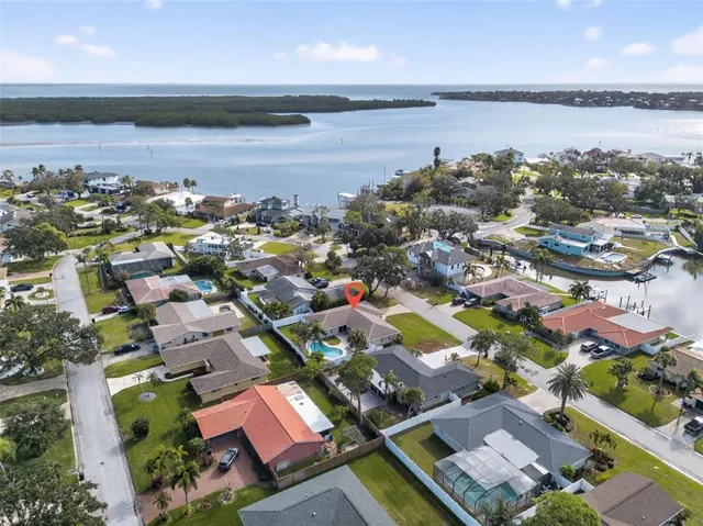 $699,000 | 2043 Tanglewood Way Northeast, St. Petersburg, FL 33702