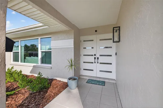 $699,000 | 2043 Tanglewood Way Northeast, St. Petersburg, FL 33702