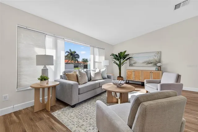 $699,000 | 2043 Tanglewood Way Northeast, St. Petersburg, FL 33702