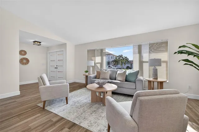 $699,000 | 2043 Tanglewood Way Northeast, St. Petersburg, FL 33702