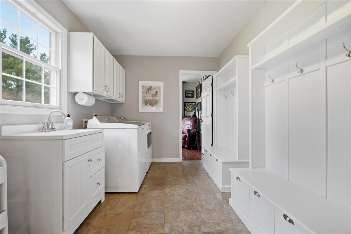 1629 Cheyenne Lane Normal, IL 61761 - Photo 14 of 26 a bathroom with a sink and a mirror