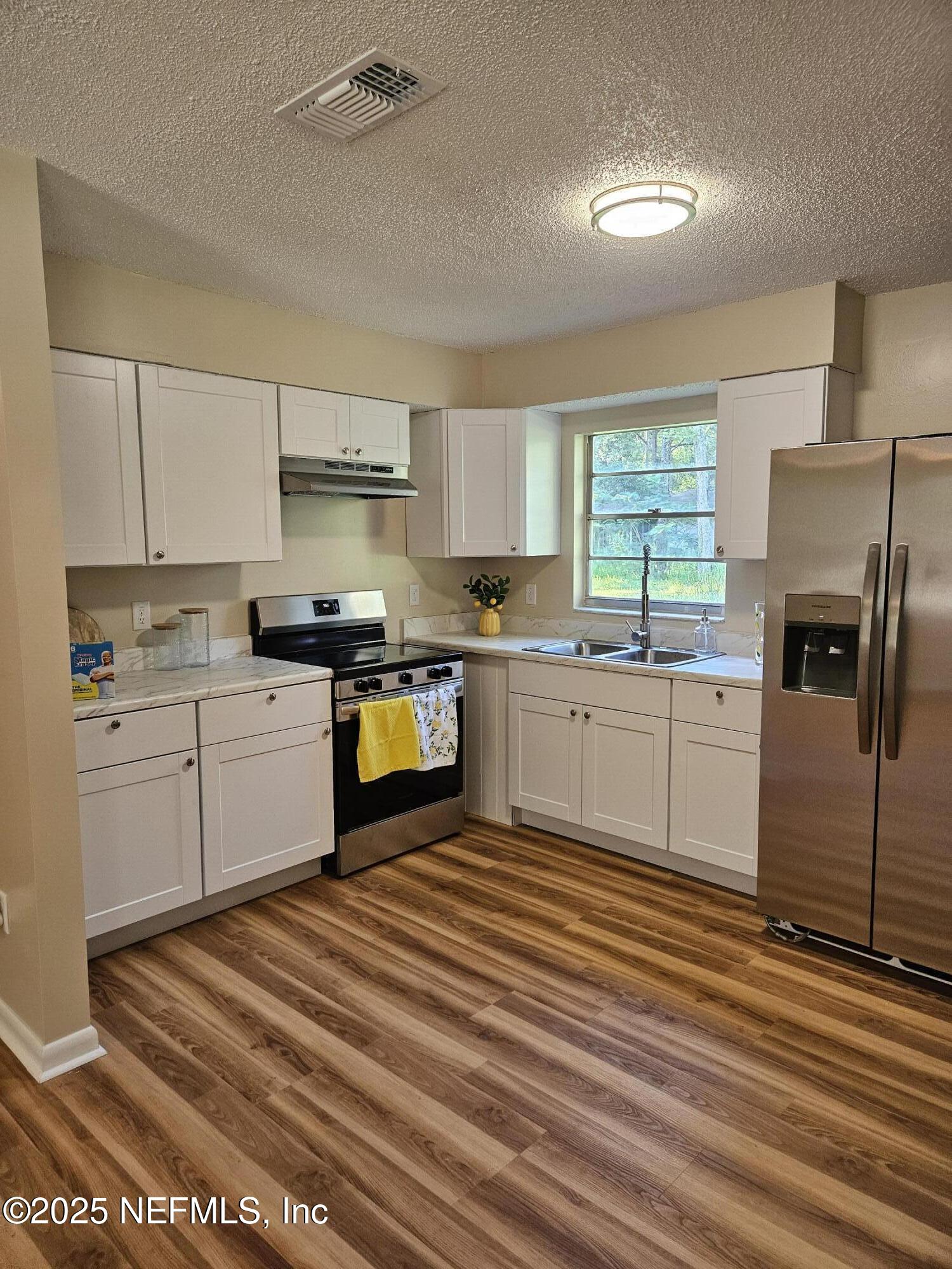 389 Clark Street Baldwin, FL 32234 - Photo 6 of 21 Kitchen2