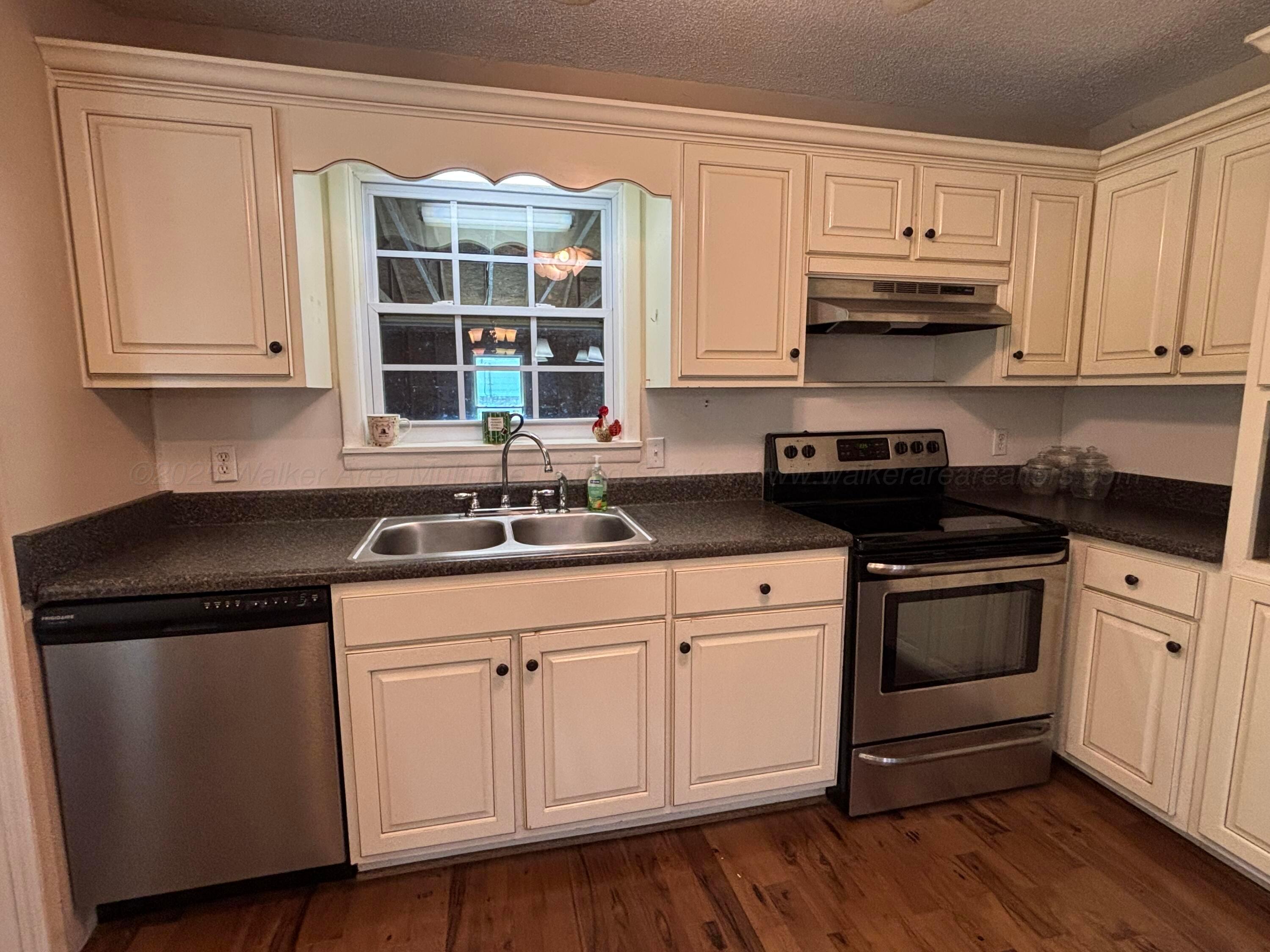 739 Old Warrior Road Sumiton, AL 35148 - Photo 11 of 42 Kitchen