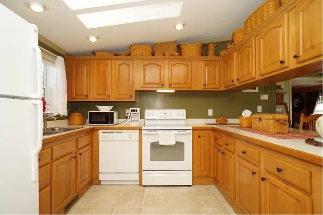 $339,900 | 28 West Street, Salem, NH 03079