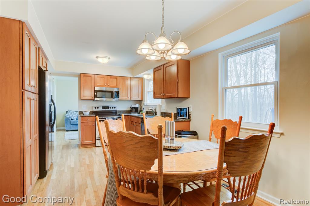 343 Whitney Drive Rochester Hills, MI 48307 - Photo 15 of 43