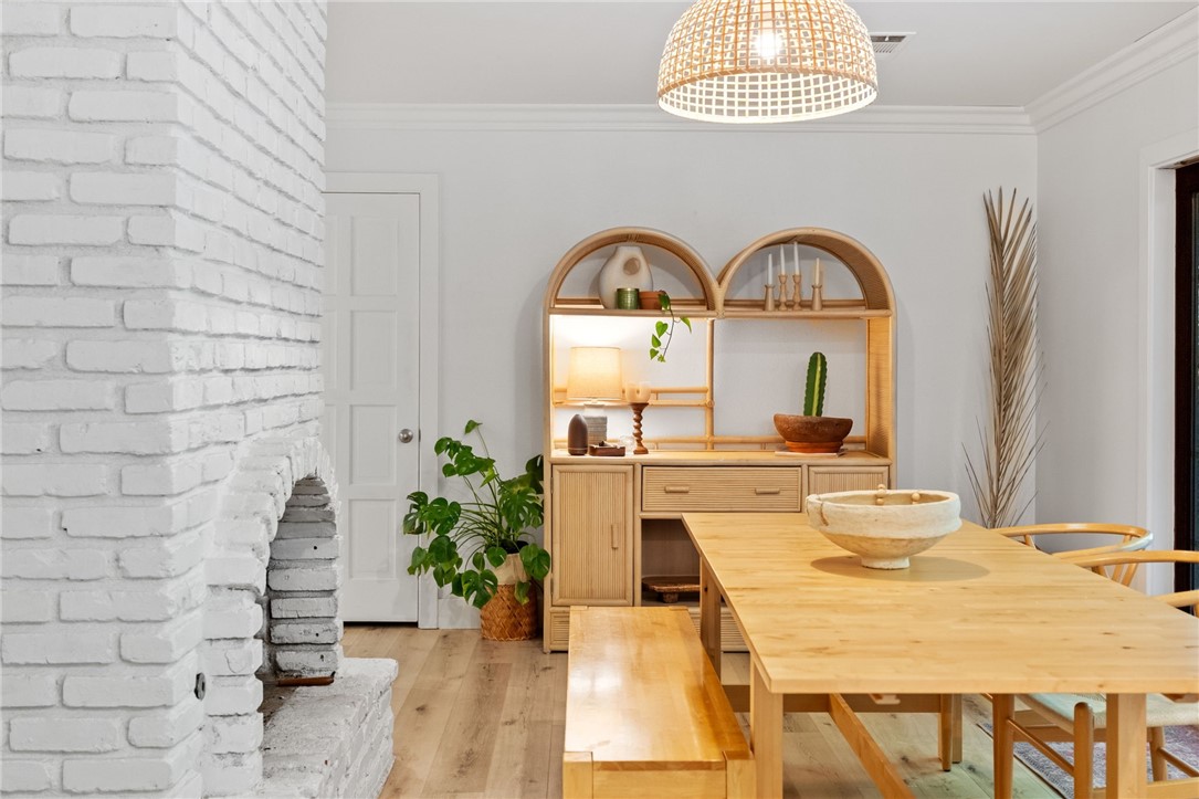 736 Del Valle Drive Fallbrook, CA 92028 - Photo 20 of 53 a dining room with a table and chairs