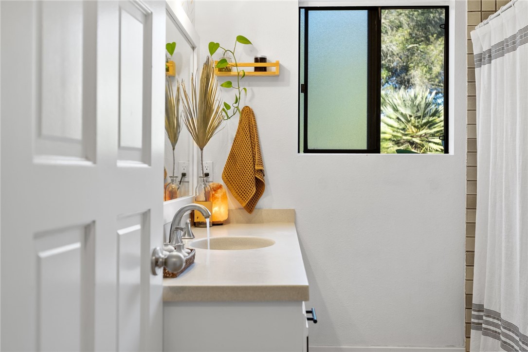 736 Del Valle Drive Fallbrook, CA 92028 - Photo 30 of 53 a view of bathroom