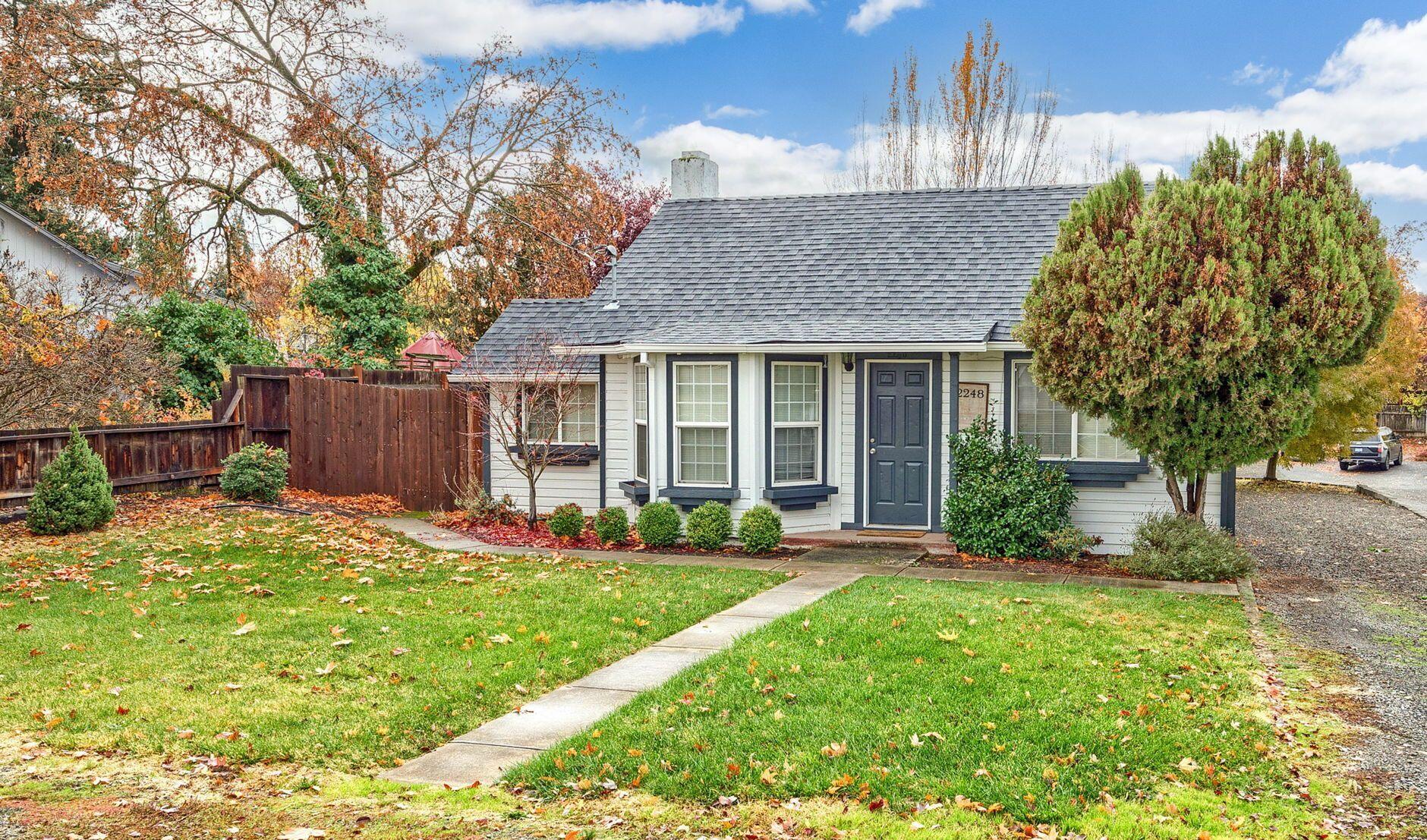 2244 Spring Street Medford, OR 97504 - Photo 4 of 43 4-Frontal