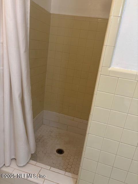 2898 Olga Place, Unit 3 Jacksonville, FL 32205 - Photo 8 of 8 a bathroom with a shower