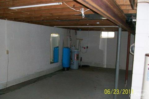 6483 Chicago Road Flushing, MI 48433 - Photo 3 of 10 20144470-2.JPG
