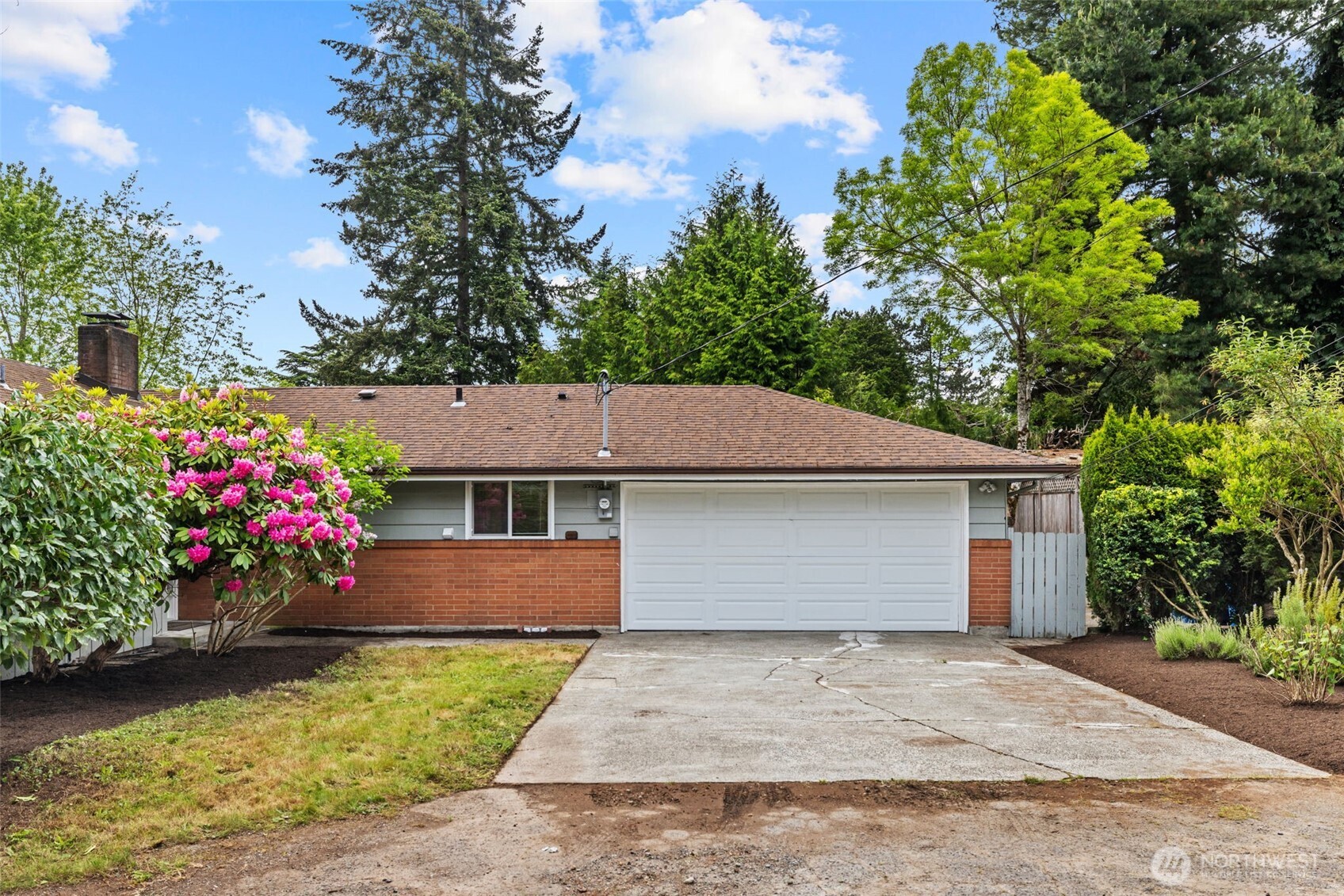 2157 North 122nd Street Seattle, WA 98133 - Photo 2 of 31