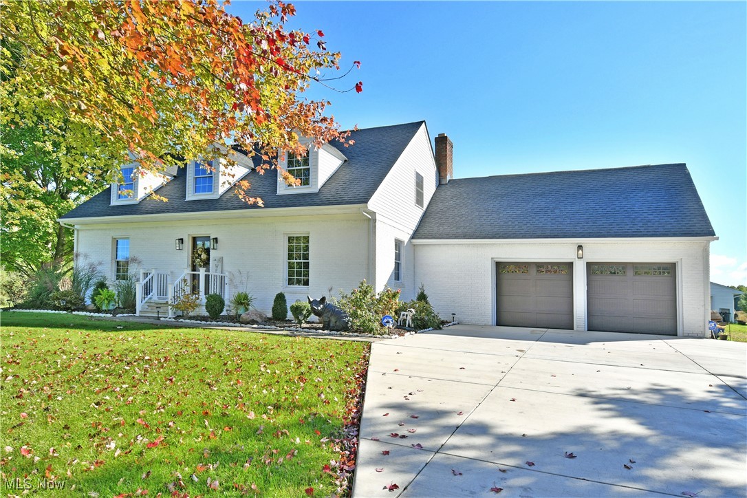 5558 Pierce Road Northwest Warren, OH 44481 - Photo 2 of 50 Cape cod home with a garage and a front lawn
