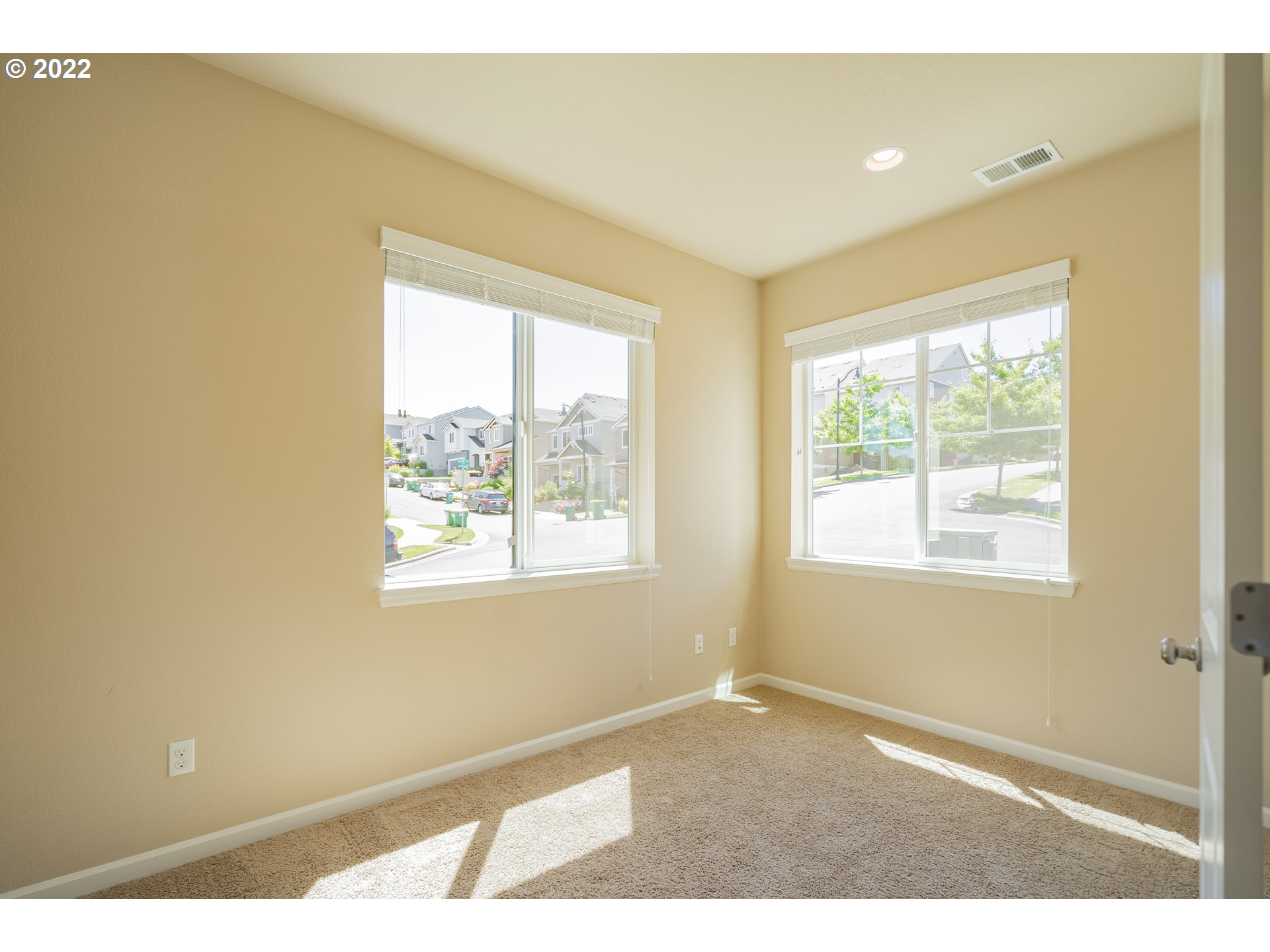 17007 Northwest Tristan Street Portland, OR 97229 - Photo 3 of 27 Living Room/Dining Room