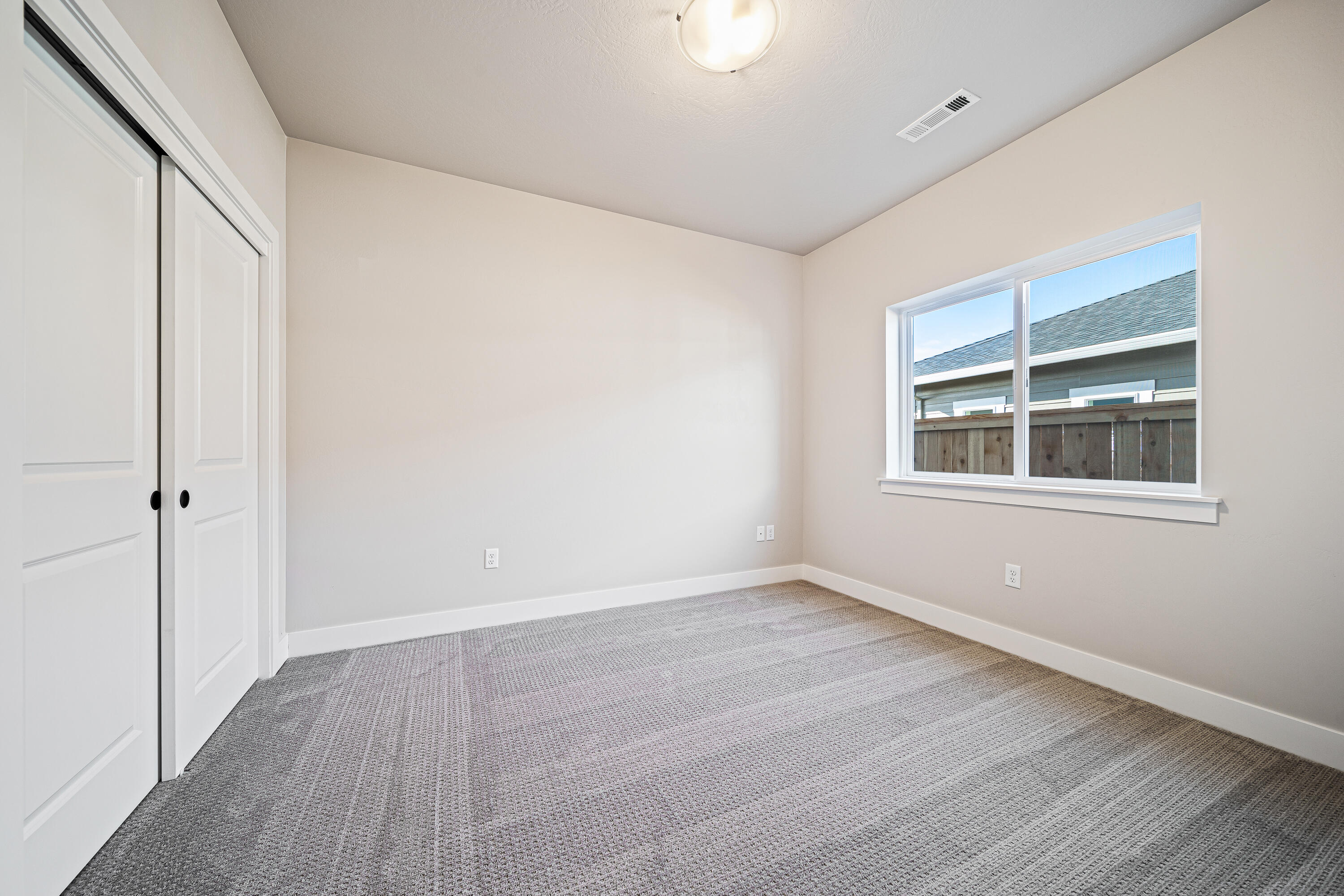 445 Cheney Loop Central Point, OR 97502 - Photo 23 of 35 27