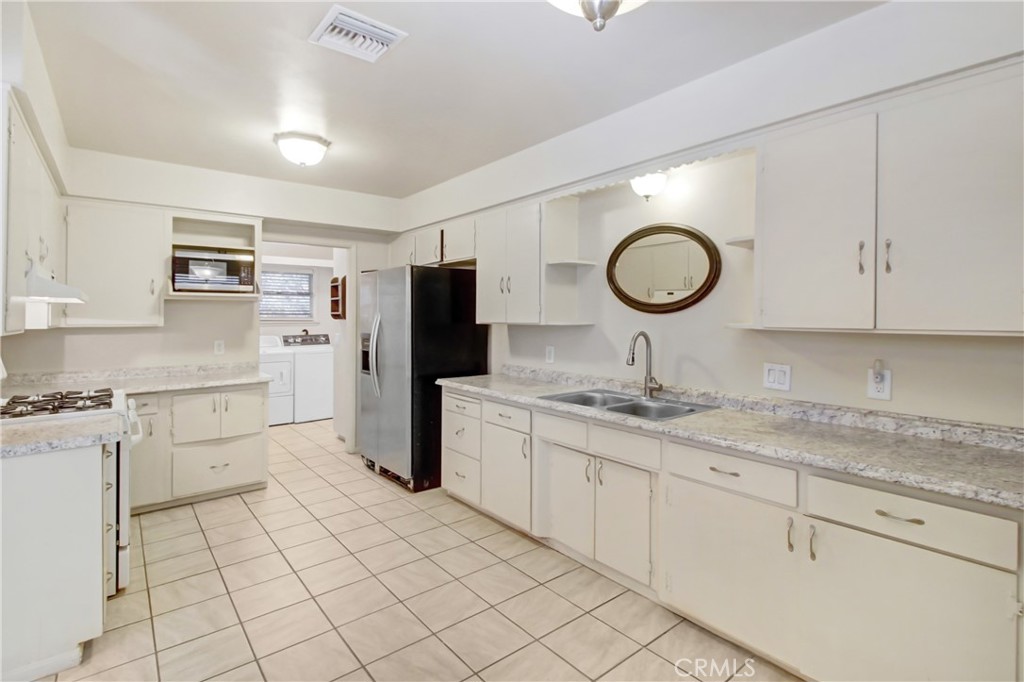 3094 Terrace Drive Riverside, CA 92507 - Photo 9 of 27