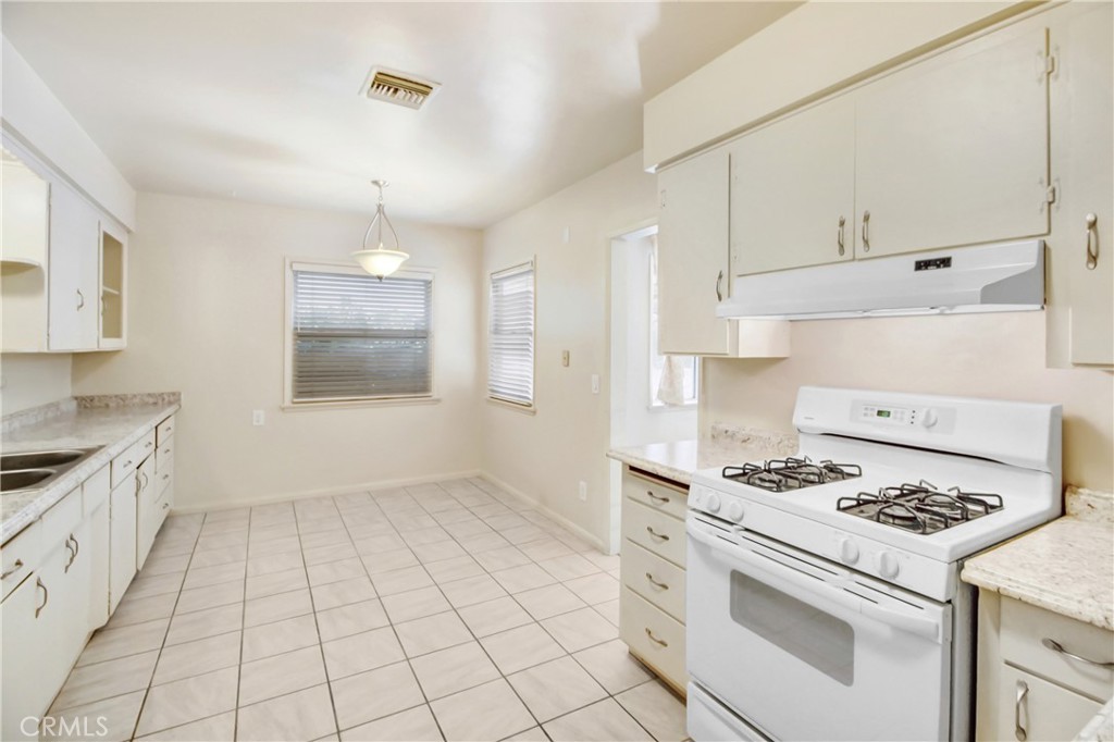 3094 Terrace Drive Riverside, CA 92507 - Photo 10 of 27