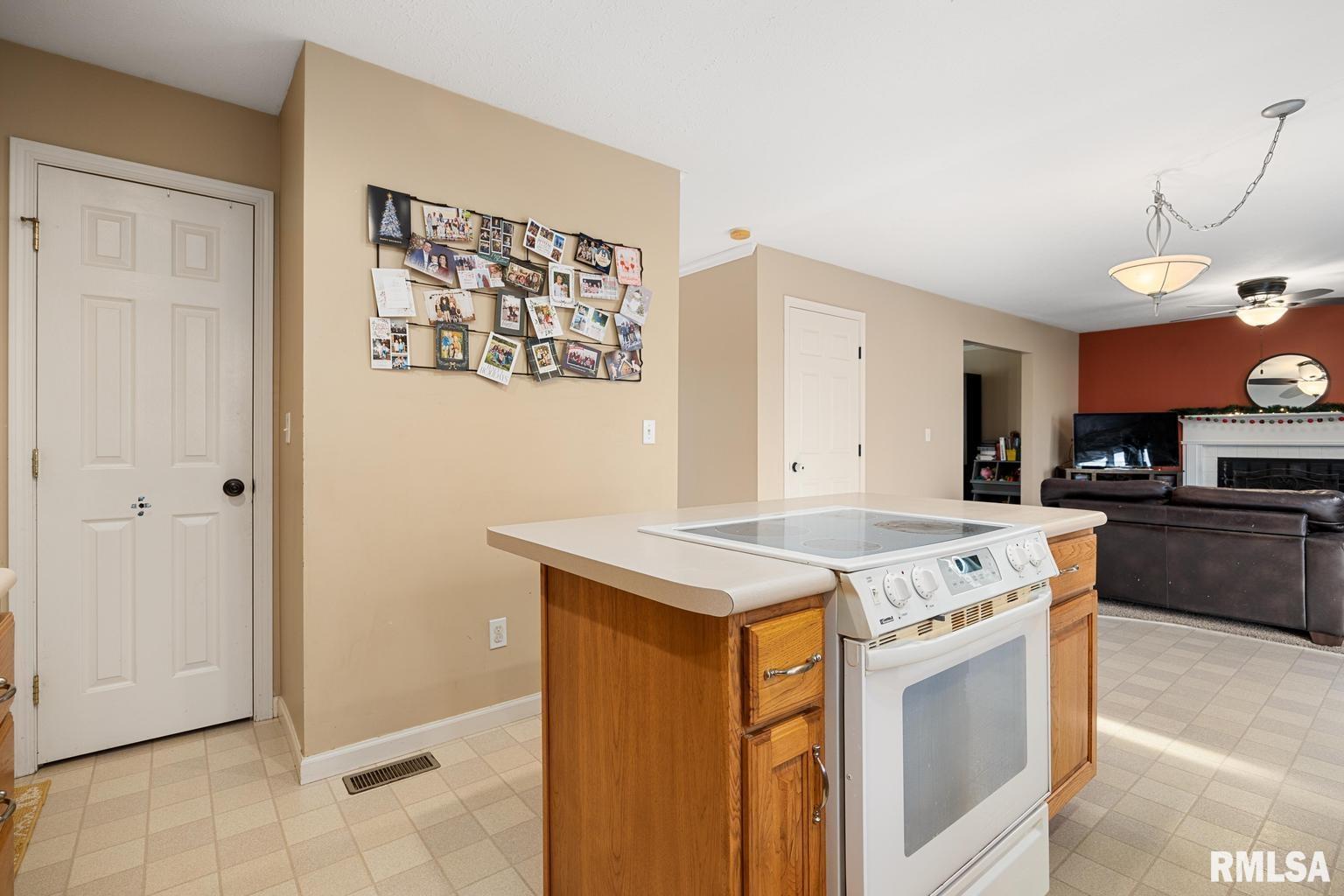 1901 Fieldstone Washington, IL 61571 - Photo 24 of 54 Gallery Image 24