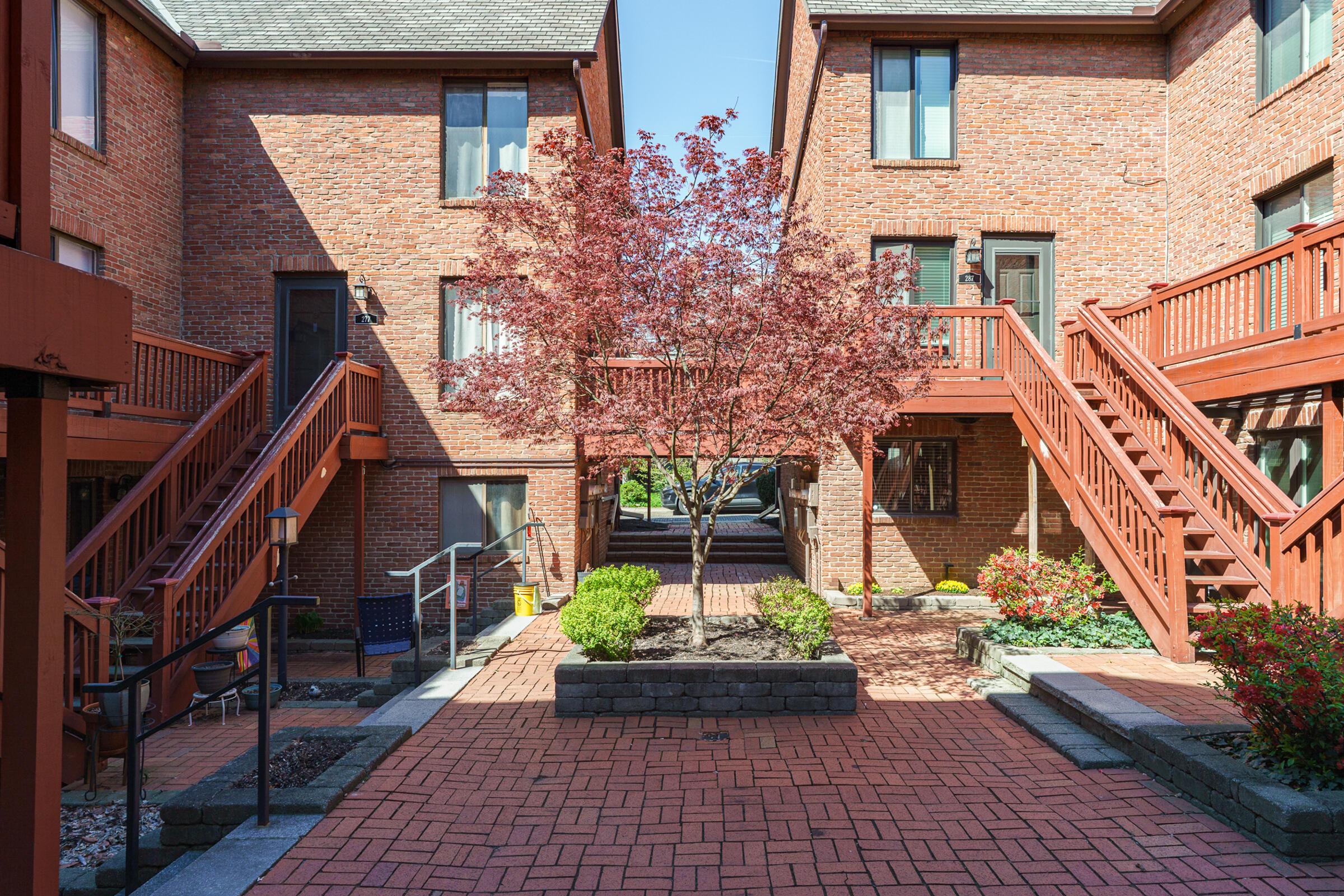 285 Lear Street, Unit 4 Columbus, OH 43206 - Photo 19 of 28 Courtyard