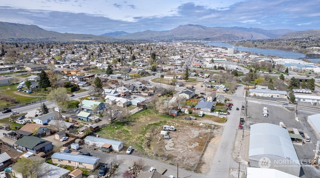 0 Crescent Street Wenatchee, WA 98801 - Photo 11 of 14 view of city and mountain