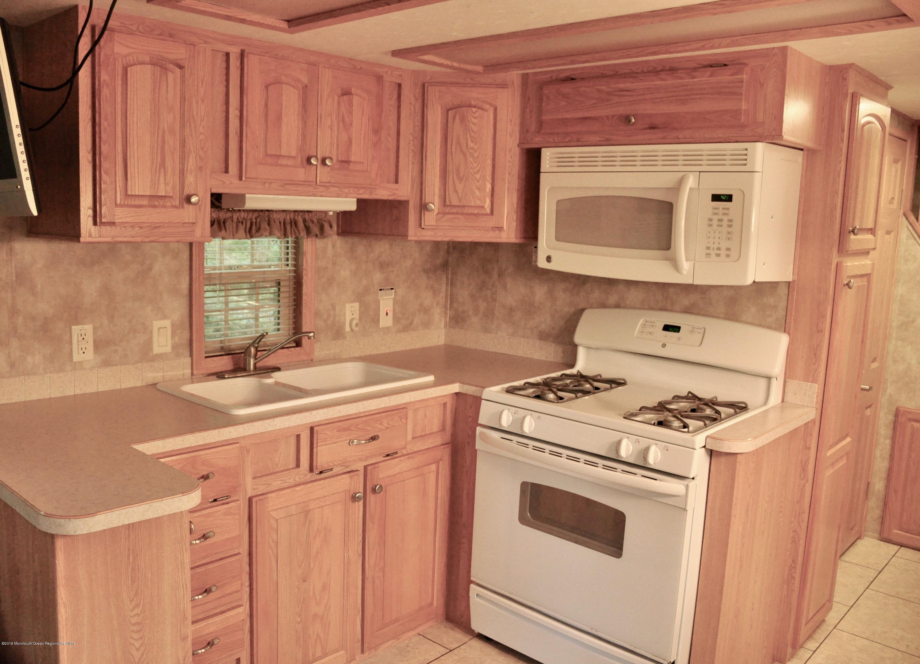 724 Route 537 Cream Ridge, Unit 69 Cream Ridge, NJ 08514 - Photo 6 of 21 DSC_0059