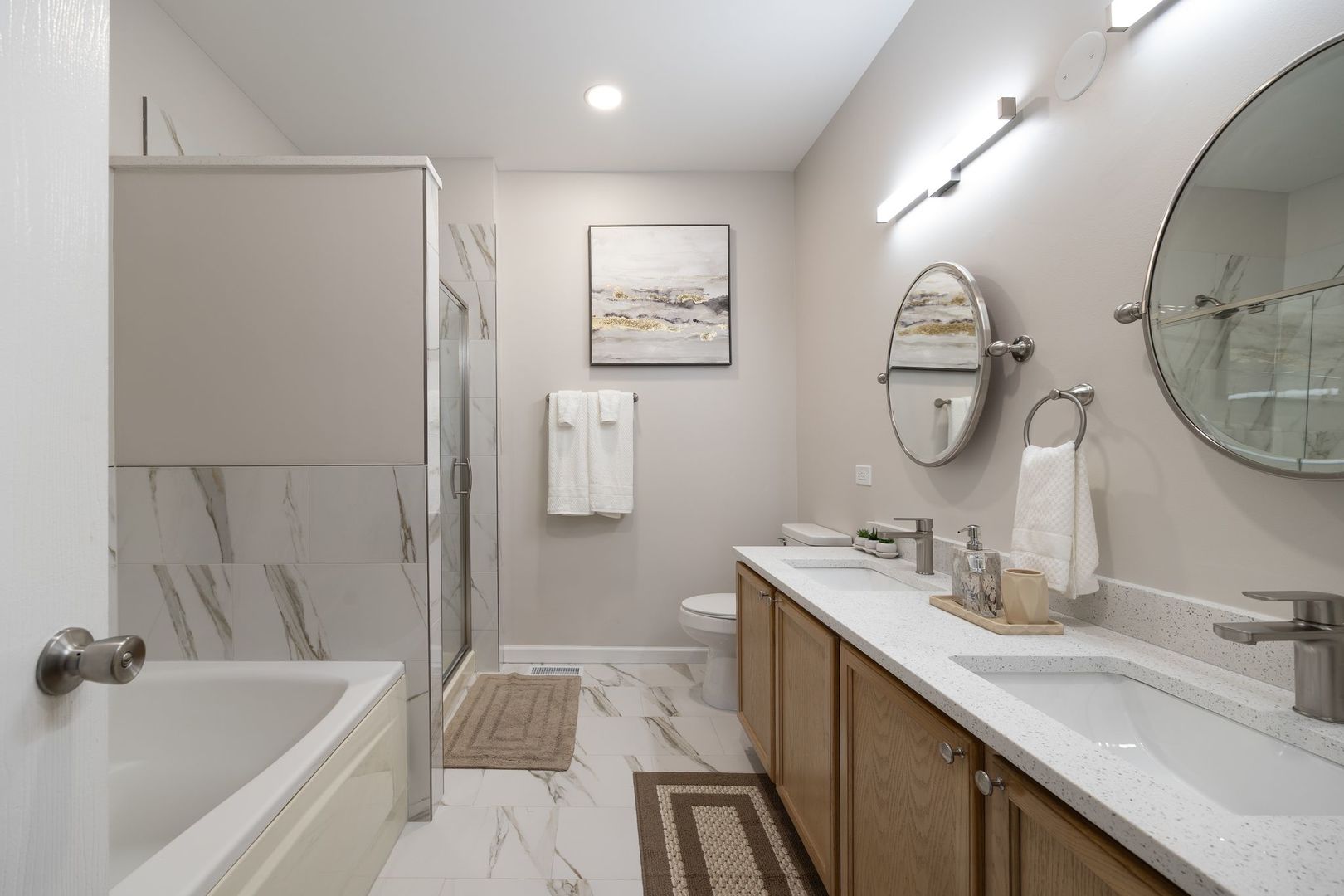 8232 Concord Lane, Unit B Justice, IL 60458 - Photo 22 of 32 a bathroom with a tub sink and mirror