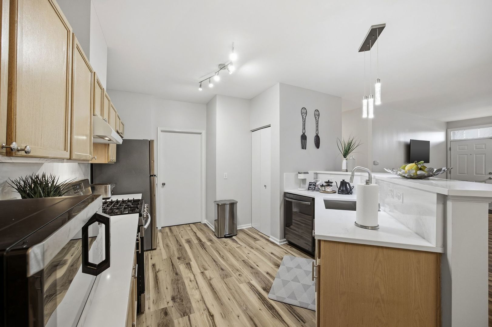 8232 Concord Lane, Unit B Justice, IL 60458 - Photo 10 of 32 a kitchen with a sink stove and refrigerator