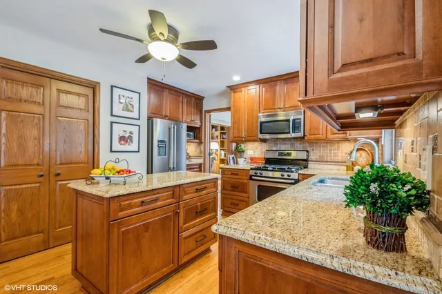 $374,900 | 18038 Whitman Lane, Lansing, IL 60438