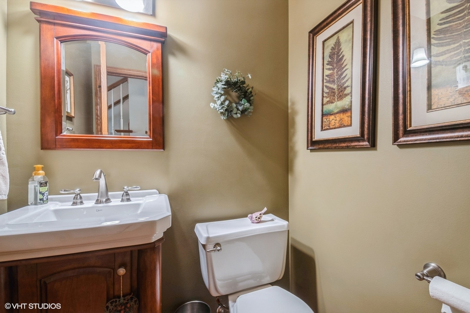 18038 Whitman Lane Lansing, IL 60438 - Photo 8 of 20 a bathroom with a toilet a sink and mirror
