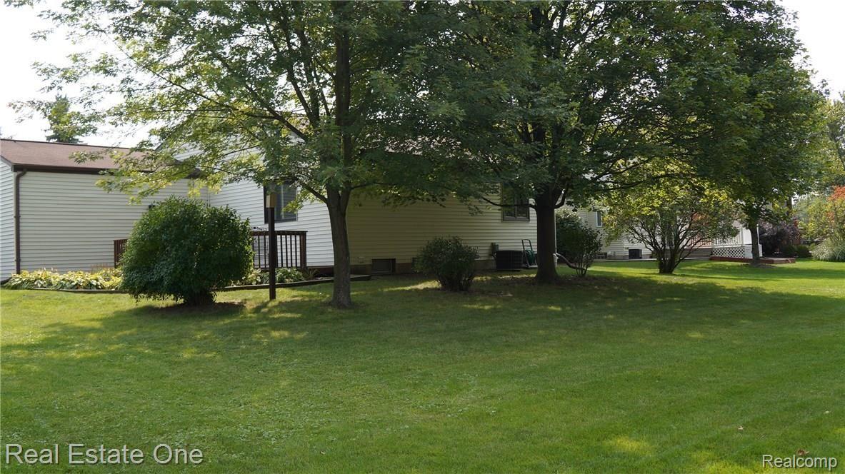 1672 Dancer Drive Rochester, MI 48307 - Photo 22 of 25 DSC05857.JPG