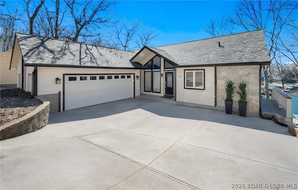 $1,485,000 | 999 Imperial Point Drive, Four Seasons, MO 65049