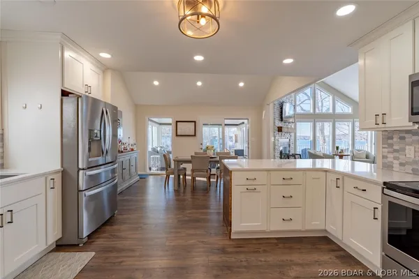 $1,485,000 | 999 Imperial Point Drive, Four Seasons, MO 65049