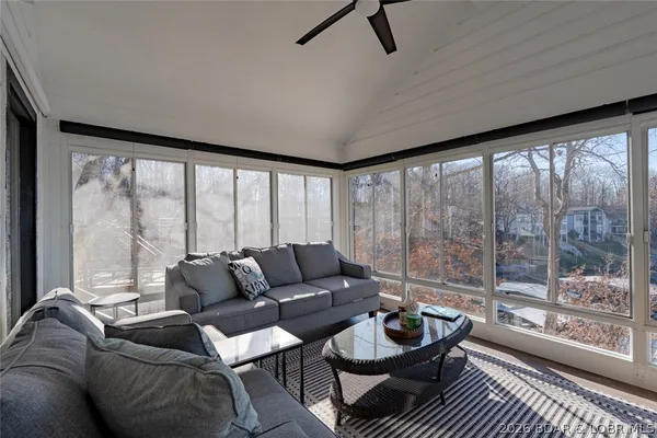 $1,485,000 | 999 Imperial Point Drive, Four Seasons, MO 65049