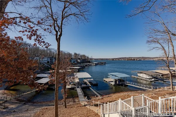 $1,485,000 | 999 Imperial Point Drive, Four Seasons, MO 65049