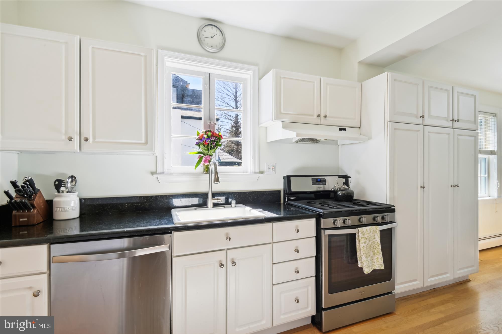 7108 Oxford Road Baltimore, MD 21212 - Photo 10 of 44 Stainless appliances